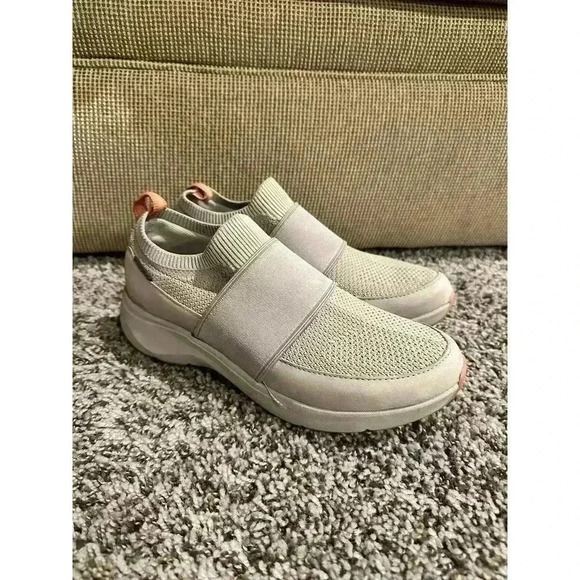 Clarks Wave 2.0 Step Slip On Stone Grey Sneaker Size 8 - Picture 3 of 7